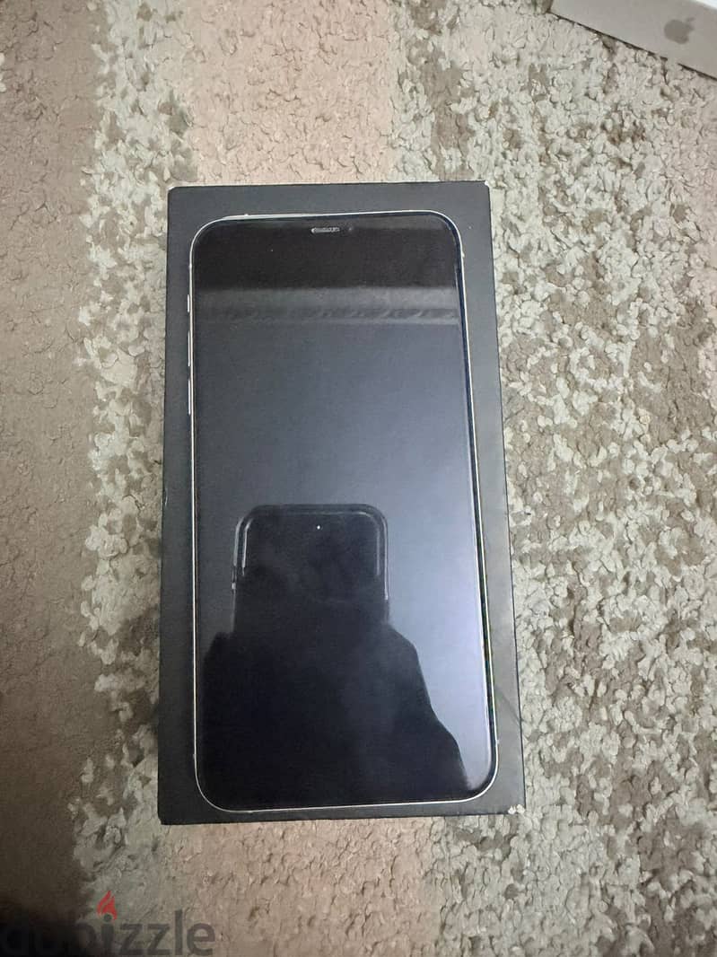 Apple - iPhone 11 Pro Max 4