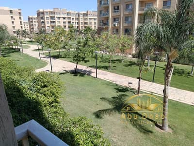 133m² apartment for sale in Madinaty (B11) – Talaat Moustafa development – ​​featuring a garden view. Located just steps away from Craft Zone, East Hu