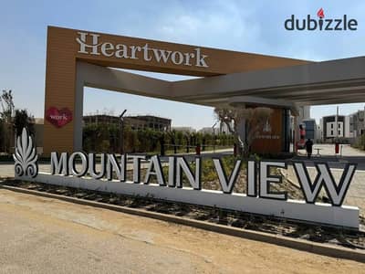 مقر إداري للبيع في Heart Work – Mountain View iCity | برايم لوكيشن مباشرة أمام المدخل الرئيسي