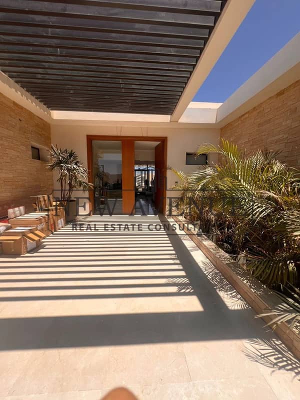 شاليه بروف للبيع متطشب بالتكييفات جاهز للاستلام في مشروع سيلفر ساندس Silver Sands  يري البحر