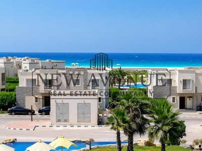 دايركت على الاجون و حمام السباحة توين هاوس مع حديقة استلام فورى و تشطيب بالفرش و تكيفات في أمواج الساحل الشمالي من تطوير الأهلي صبور Amwaj North Coast