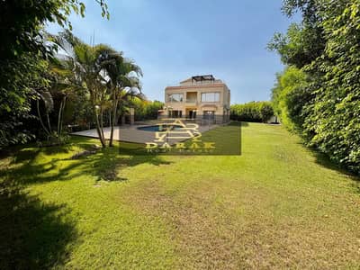 The villa is the most beautiful and unique in my city, Golf View, with 5 luxurious rooms ready for accommodation.