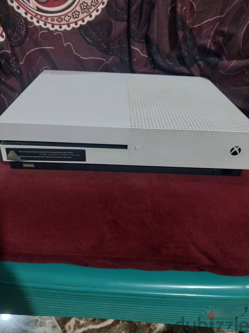 Xbox One S 1TB + Original Controller + 15 Games 3