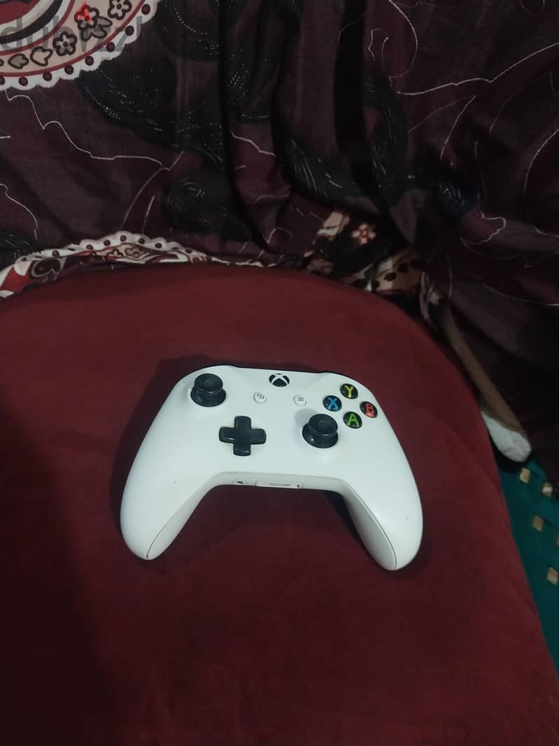 Xbox One S 1TB + Original Controller + 15 Games 4