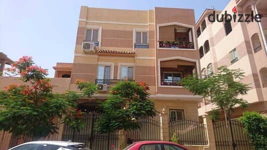 عماره مميزه للبيع حي الجولف ( العائلي سابقا )
