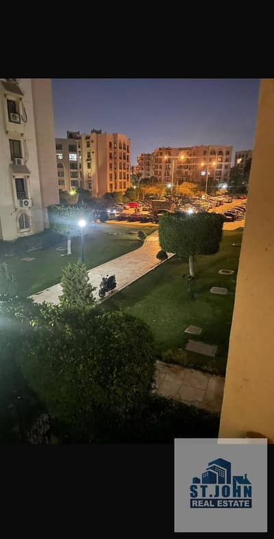 شقه مميزه للبيع ٩٠متر باسانسير فييو وموقع مميز جدا بها تشطيبات
