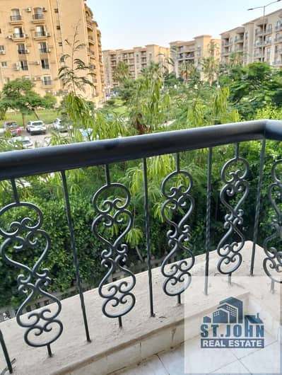 شقه مميزه للايجار ٩٩متر دور اول فييو جاردن بسعر مميز