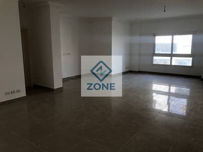 شقة للايجار قانون بمدينتي B8 دور اول 245م بها 4 غرف3حمام منهم ماستر فيو جاردن وقريبه من الخدمات
