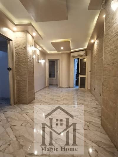 شقة على شارع شبرا الرئيسي بالمربع الذهبي موقع تجاري وسكني استثنائي بين الخازندارة وسانت تريزا بمقدم كاش وحصة في الأرض!