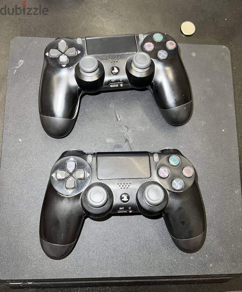 Playstation 4 slim with 2 controllers 2