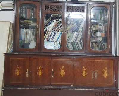 للبيع نيش وتسريحة ودولاب وسفرة