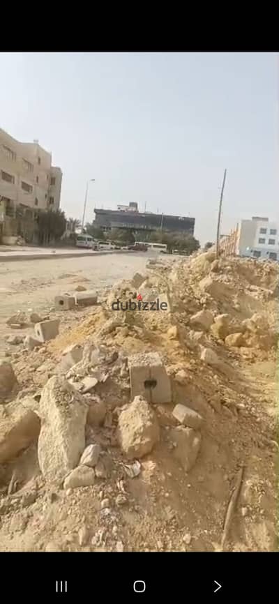 Land for sale in Al-Narges extension, prime location, double frontage on a garden, near Talaat Harb axis. Area: 1352 square meters. Asking price: 80 m
