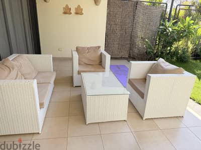 Urgent expat sale of outdoor sofa set with table