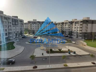 شقة للبيع في مدينتي – B10 | لقطة بفيو سنترال بارك  فرصة مميزة لامتلاك شقة رائعة في مدينتي B10 بموقع مميز جدًا، تتميز بإطلالة مفتوحة