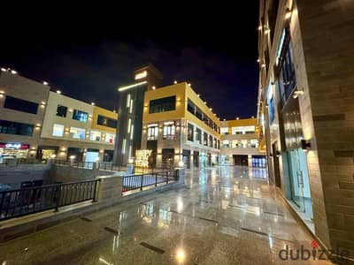 محل استلام فوري امام مسجد الشرطة بعائد ايجاري ٥٠ الف شهريا وبزيادة ١٠% سنويا