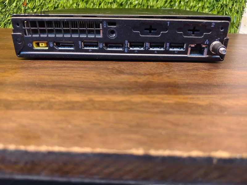 *Lenovo ThinkCentre Tiny* بمعالج *Intel Core i3 7th Gen* 5