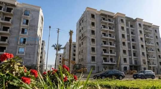 شقه للبيع تشطيب كامل بالارضيات امامي بالمصعد بفيو مميز وكمبوند راقي بمدينة الشروق علي طريق السويس و امام مدينتي و بالقرب من العاصمه الادارية