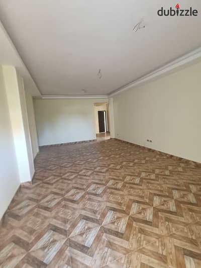 For rent in the third neighborhood east steps to the middle suitable for administrative or company headquarters