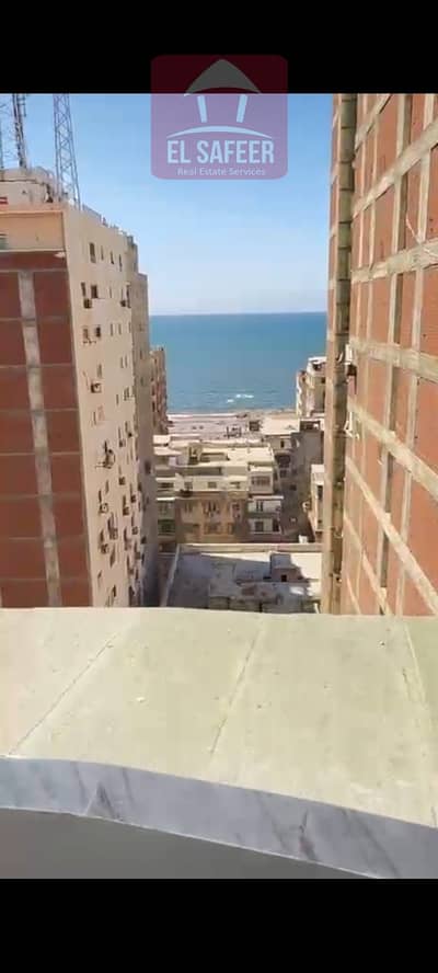 شقه للبيع 300م ب سبورتنج على شارع طيبه الرئيسي باطلاله على البحر