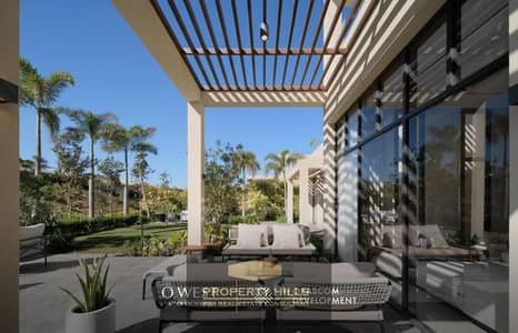 apartment overlooking land scape in most prim location