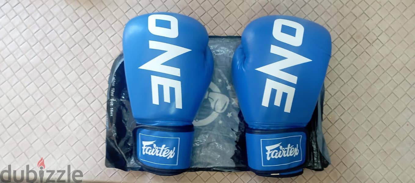 one gloves 3
