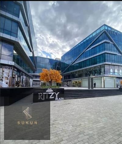 عيادة أو مكتب إداري للإيجار في ريتزي مول – 67م Open Space متشطبة بالكامل بالتكييفات – جاهزة للتشغيل