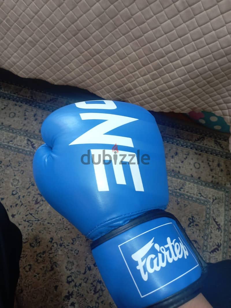 one gloves 6