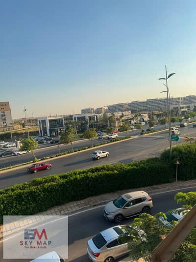 شقة 116م فيو strep mall  في مدينتي b11 تشطيبات بها غاز