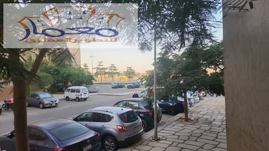 فرصه للسكن او الاستثمار شقة للبيه مميزة جدا مدينتى مساحه 90متر دور ارضى