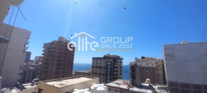 شقة للبيع بميامى خطوات للبحر وترى البحر  المساحة 100 م