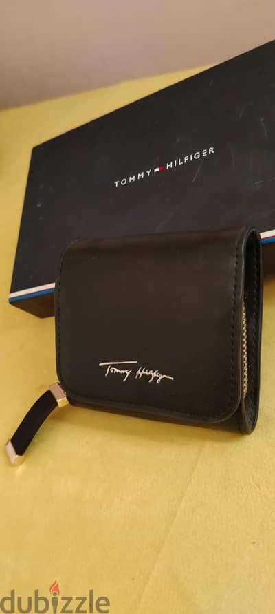 Tommy Hilfiger Original Mini Wallet / Crossbody Bag