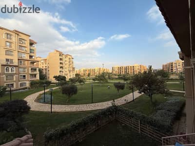 نموذج 400 للبيع بمدينتي B2 تشطيبات الشركه فيو وايد جاردن خطوات من مجمع البنوك