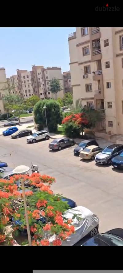 شقه مميزه للايجار في مدينتي على طريق السويس بالقرب من كارفور مدينتى . . . ومدينه جولف club على طريق طلعت مصطفى . . . و ساوث بارك سيتى