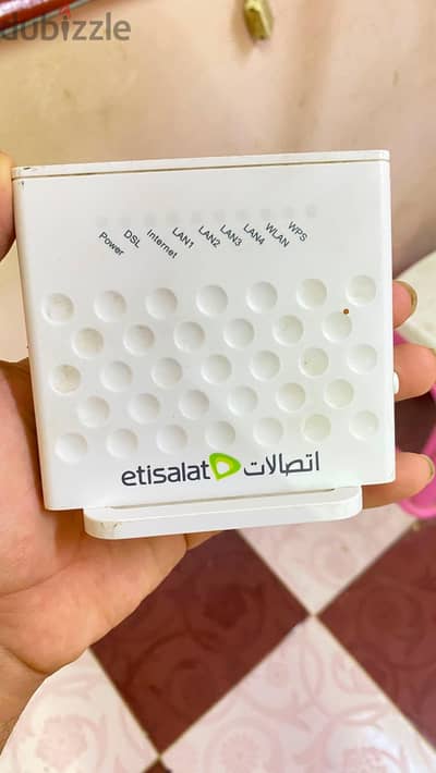 راوتر يعمل بخط ارضى كل شركات الانترنت حاله ممتازة