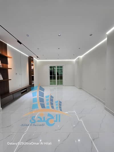 For sale - Apartment 155 meters waterfront in the Pyramids Gardens - Gate three - Zone P - Steps to the gate and street of the third gate in an excellent residential location next to all services