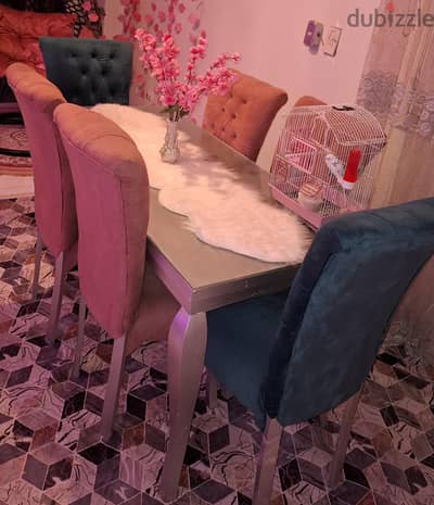 سفره مودرن ٦ كراسي بالزجاج بحاله جيده