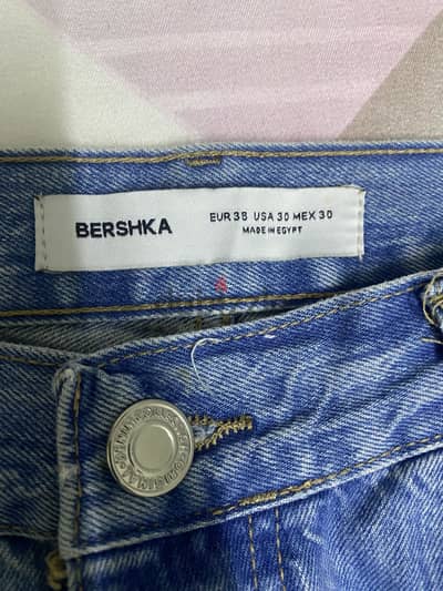 مقاس 38 - حاله ممتازه Bershka Original Regular Fit بنطلون
