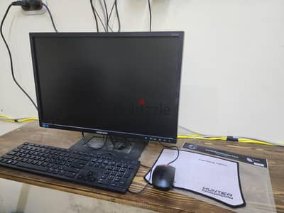 شاشات استيراد بحالة ممتازة  ٢٢ بوصة