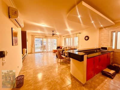 : بنتهاوس فاخر ومفروش بالكامل للبيع في قرية هاسيندا باي بسيدي عبد الرحمن بالساحل الشمالي - تسليم فوري