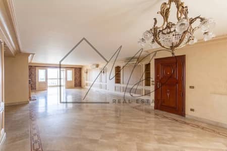 شقة للإيجار السكني في لوران على البحر مباشرة مساحة 300م