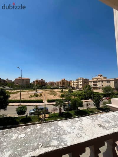 شقة للبيع نص تشطيب في غرب سوميد منطقة القصور و الفلل