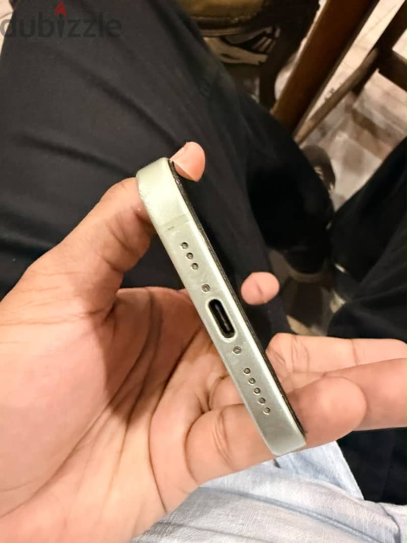 iPhone 15 3