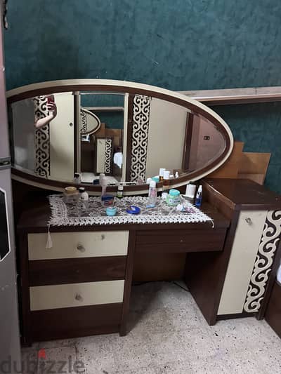 غرفه نوم بحاله جيده