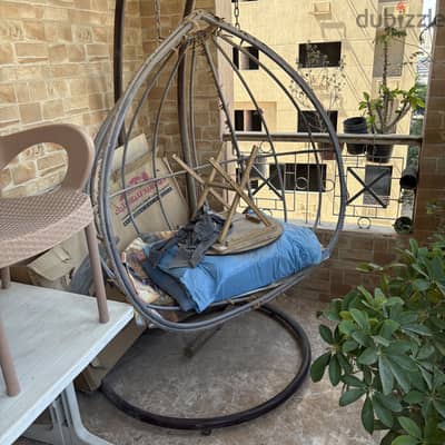 مرجيحة   ٢٠٠ كيلو  تحتاج دهان