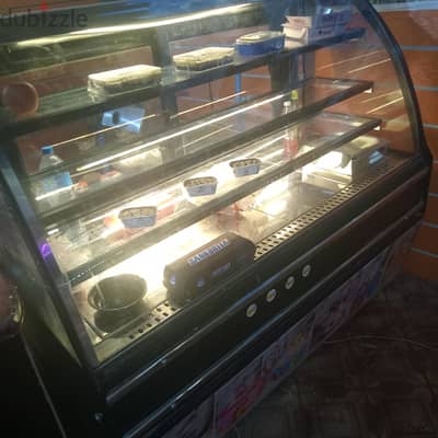 ثلاجه عرض حلويات