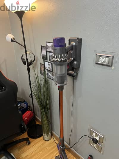 DYSON SV15 VACUUM CLEANER