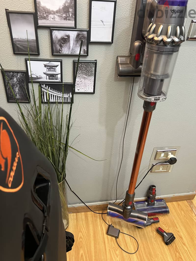 DYSON SV15 VACUUM CLEANER 4