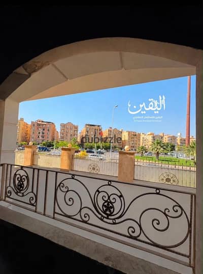 شقه للبيع ٢١٥ متر بالحى الثامن الشيخ زايد نصف تشطيب استلام فوري