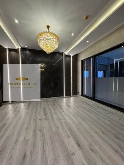 For sale, an apartment with a cash discount, reduced from its price in Fifth Square compound in the heart of the gathering and near AUC and Mivida compound.