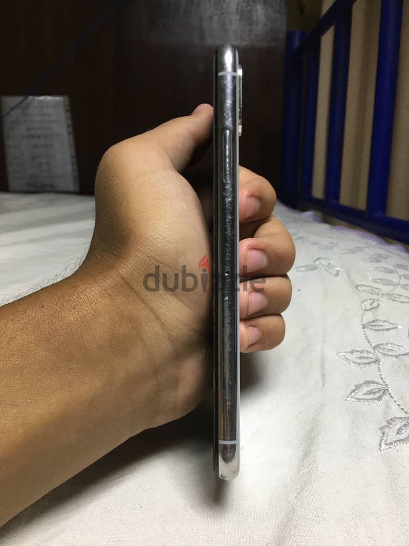 Apple - iPhone X 4